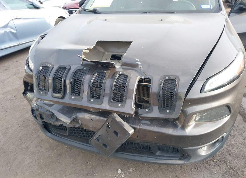 Photo 6 of 2018 Jeep Cherokee LATITUDE FWD (VIN 1C4PJLCB9JD510898)