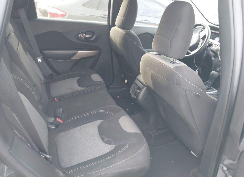 Photo 8 of 2018 Jeep Cherokee LATITUDE FWD (VIN 1C4PJLCB9JD510898)