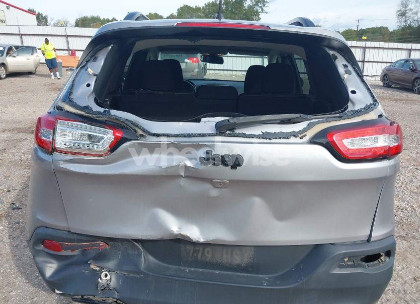 Photo 12 of 2018 Jeep Cherokee LATITUDE FWD (VIN 1C4PJLCB9JD542315)