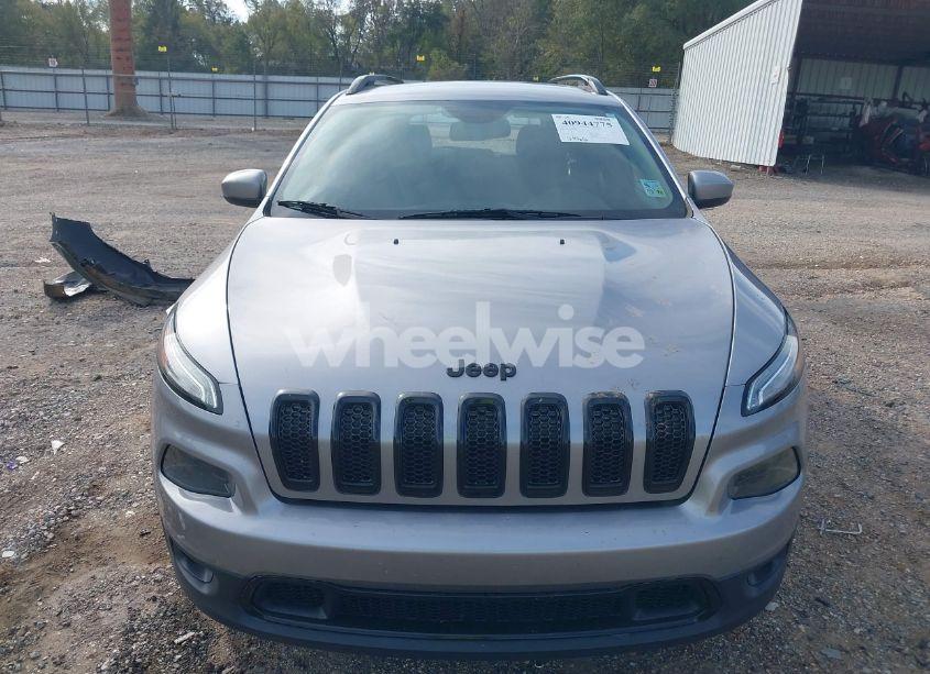 Photo 13 of 2018 Jeep Cherokee LATITUDE FWD (VIN 1C4PJLCB9JD542315)