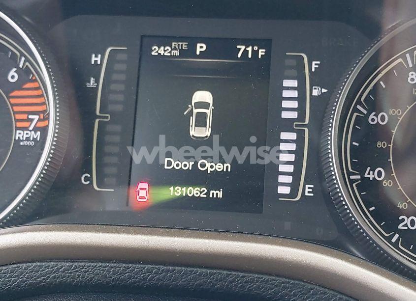 Photo 16 of 2018 Jeep Cherokee LATITUDE FWD (VIN 1C4PJLCB9JD542315)