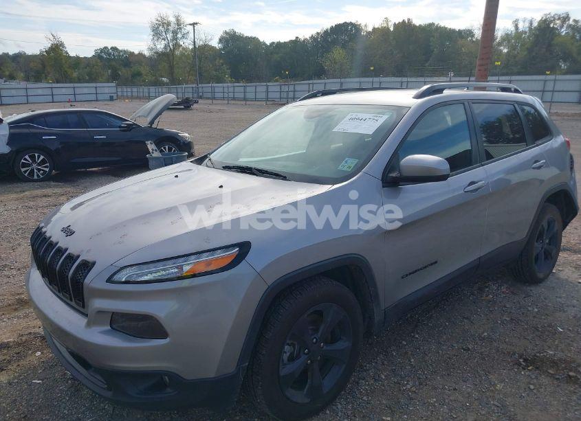 Photo 2 of 2018 Jeep Cherokee LATITUDE FWD (VIN 1C4PJLCB9JD542315)