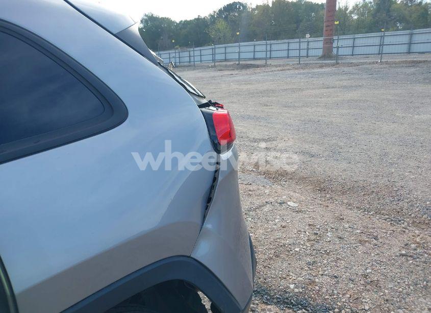 Photo 20 of 2018 Jeep Cherokee LATITUDE FWD (VIN 1C4PJLCB9JD542315)