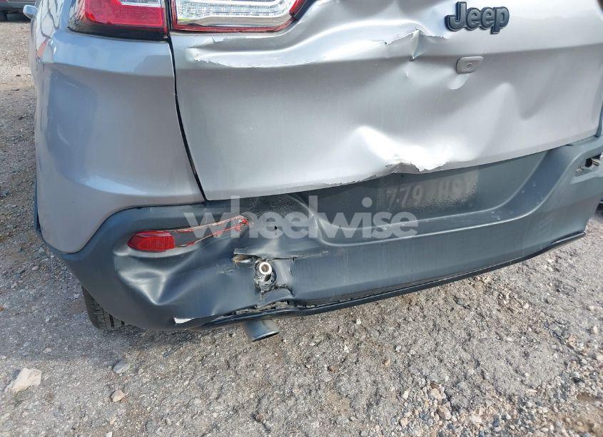 Photo 21 of 2018 Jeep Cherokee LATITUDE FWD (VIN 1C4PJLCB9JD542315)