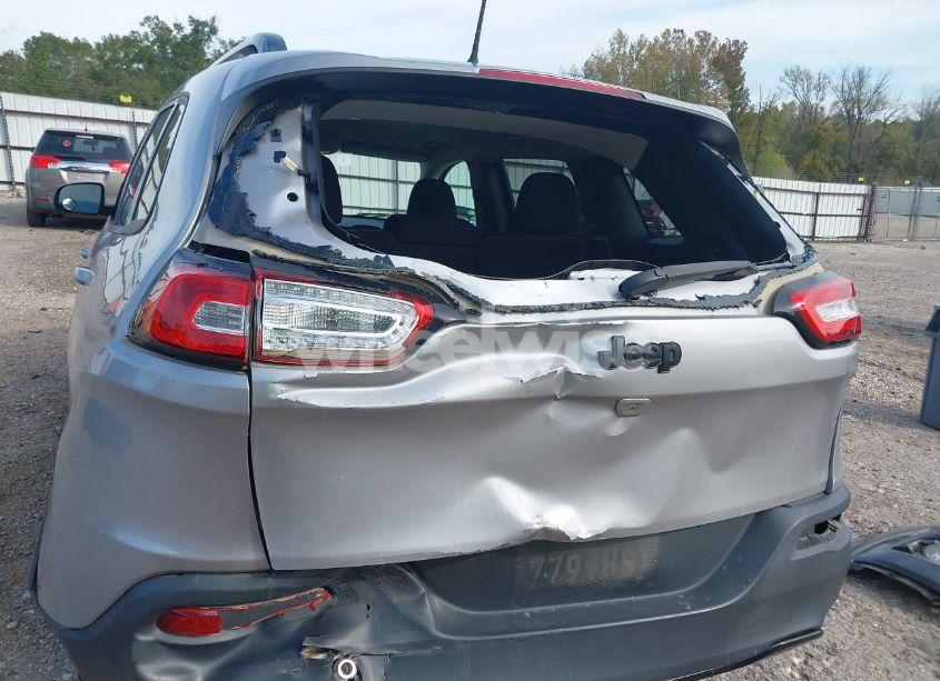 Photo 22 of 2018 Jeep Cherokee LATITUDE FWD (VIN 1C4PJLCB9JD542315)