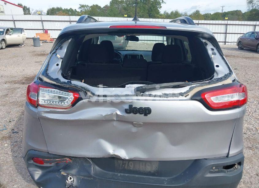 Photo 6 of 2018 Jeep Cherokee LATITUDE FWD (VIN 1C4PJLCB9JD542315)