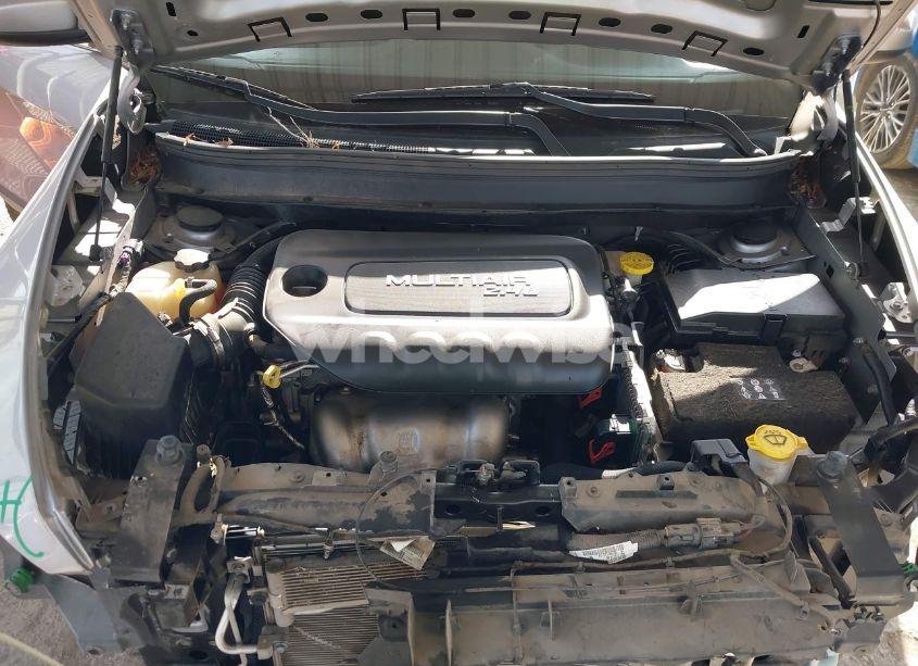 Photo 10 of 2018 Jeep Cherokee LATITUDE FWD (VIN 1C4PJLCB9JD560653)