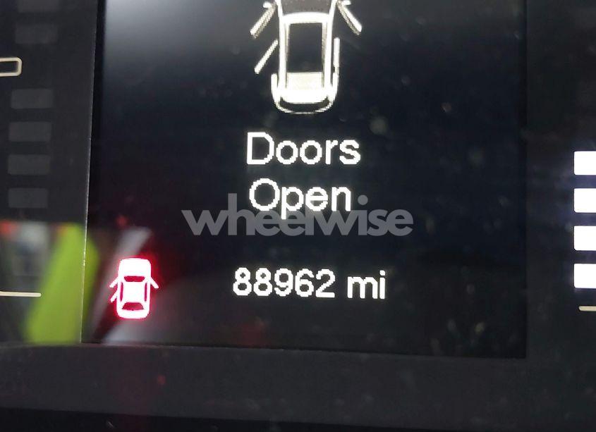 Photo 16 of 2018 Jeep Cherokee LATITUDE FWD (VIN 1C4PJLCB9JD560653)