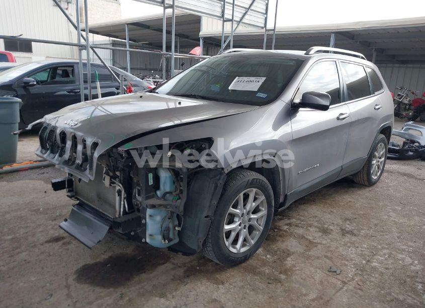 Photo 2 of 2018 Jeep Cherokee LATITUDE FWD (VIN 1C4PJLCB9JD560653)