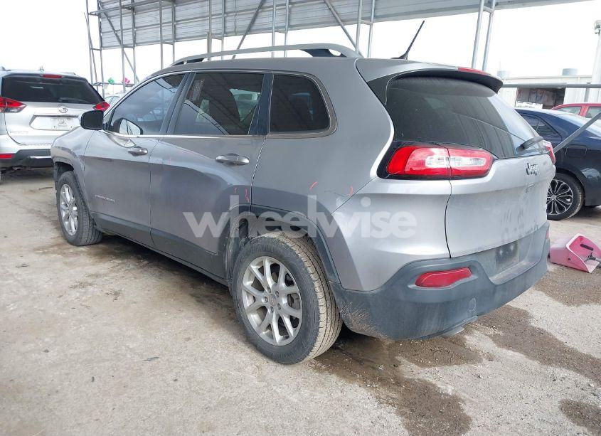 Photo 3 of 2018 Jeep Cherokee LATITUDE FWD (VIN 1C4PJLCB9JD560653)