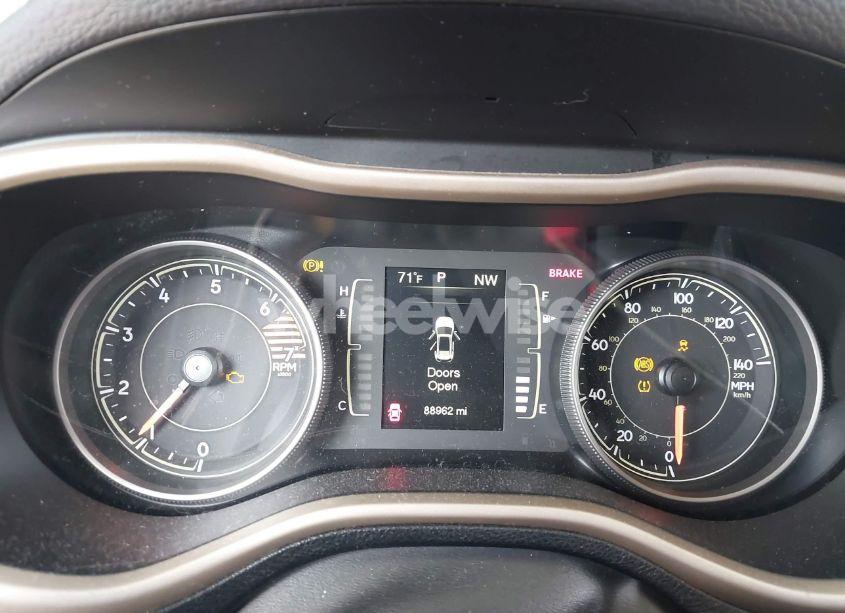 Photo 7 of 2018 Jeep Cherokee LATITUDE FWD (VIN 1C4PJLCB9JD560653)