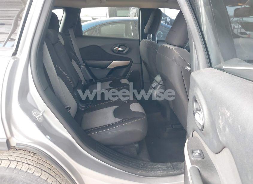 Photo 8 of 2018 Jeep Cherokee LATITUDE FWD (VIN 1C4PJLCB9JD560653)