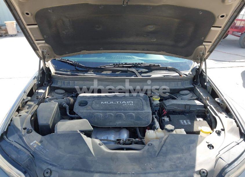 Photo 10 of 2019 Jeep Cherokee LATITUDE (VIN 1C4PJLCB9KD187597)