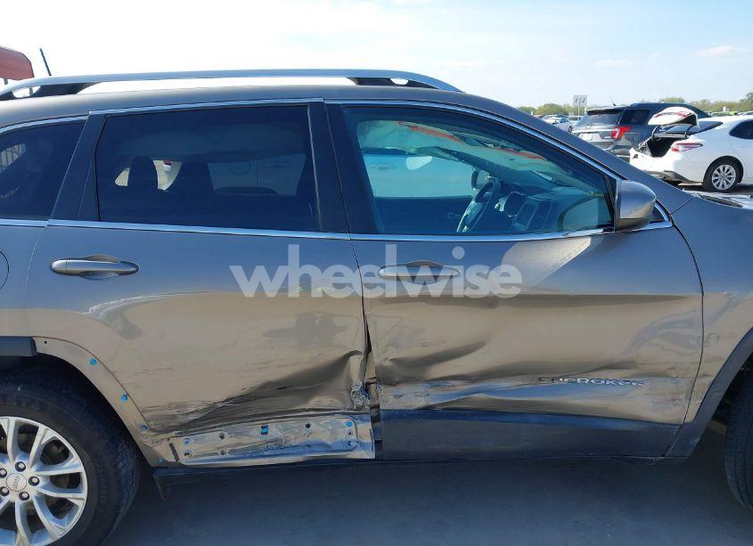 Photo 14 of 2019 Jeep Cherokee LATITUDE (VIN 1C4PJLCB9KD187597)