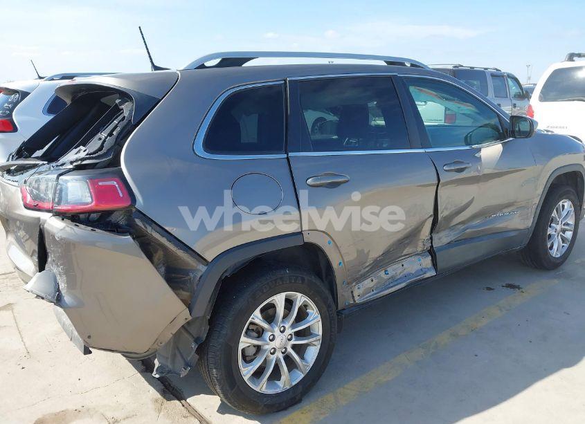 Photo 18 of 2019 Jeep Cherokee LATITUDE (VIN 1C4PJLCB9KD187597)