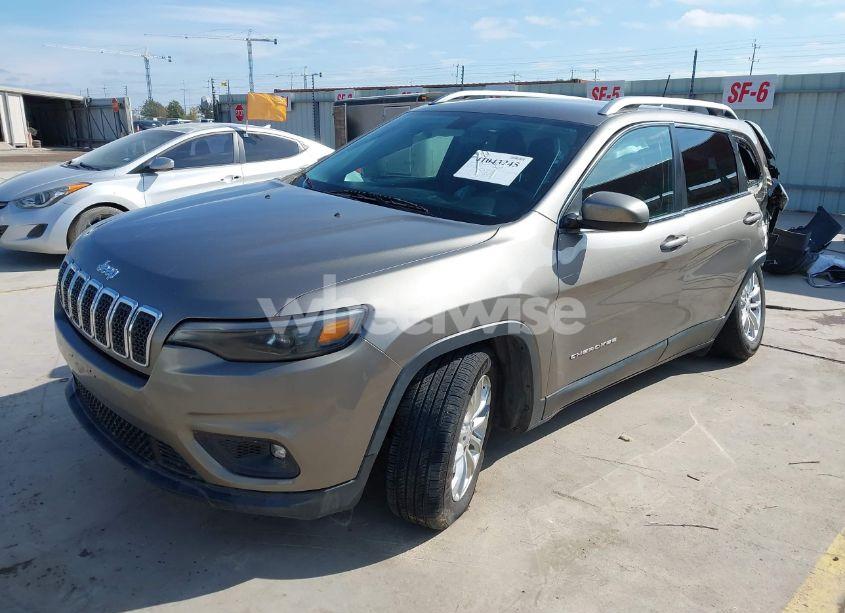 Photo 2 of 2019 Jeep Cherokee LATITUDE (VIN 1C4PJLCB9KD187597)