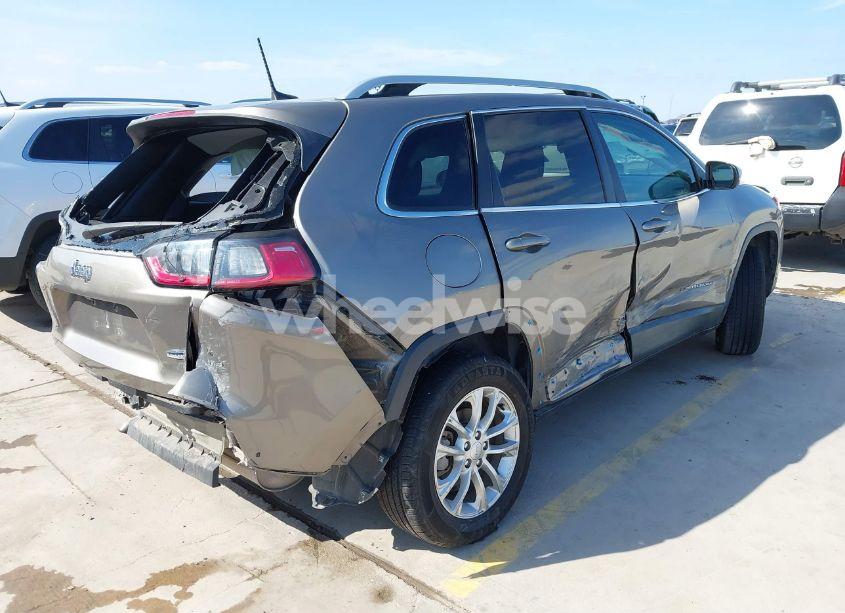 Photo 4 of 2019 Jeep Cherokee LATITUDE (VIN 1C4PJLCB9KD187597)
