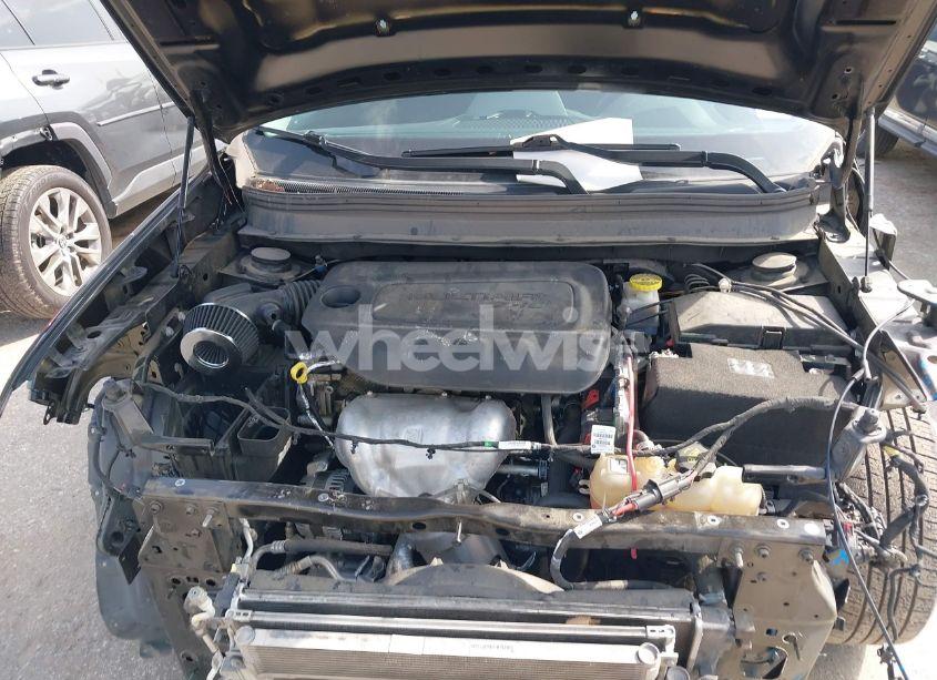 Photo 10 of 2019 Jeep Cherokee LATITUDE FWD (VIN 1C4PJLCB9KD272147)