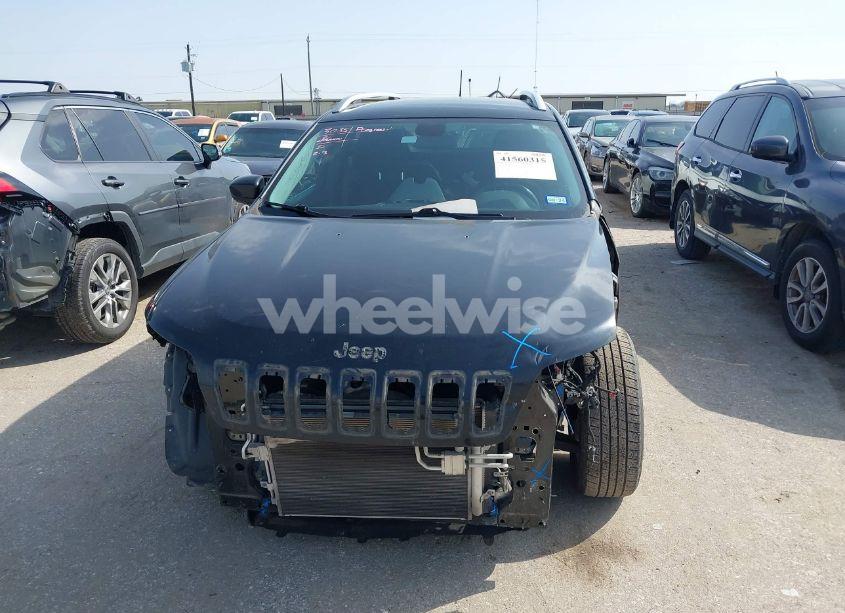 Photo 13 of 2019 Jeep Cherokee LATITUDE FWD (VIN 1C4PJLCB9KD272147)