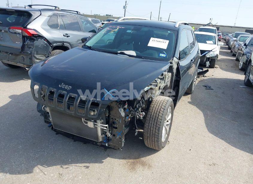 Photo 2 of 2019 Jeep Cherokee LATITUDE FWD (VIN 1C4PJLCB9KD272147)
