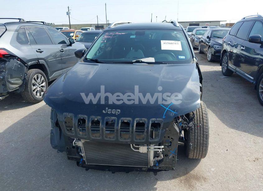 Photo 6 of 2019 Jeep Cherokee LATITUDE FWD (VIN 1C4PJLCB9KD272147)