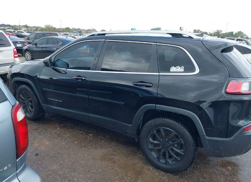 Photo 14 of 2019 Jeep Cherokee LATITUDE FWD (VIN 1C4PJLCB9KD307995)