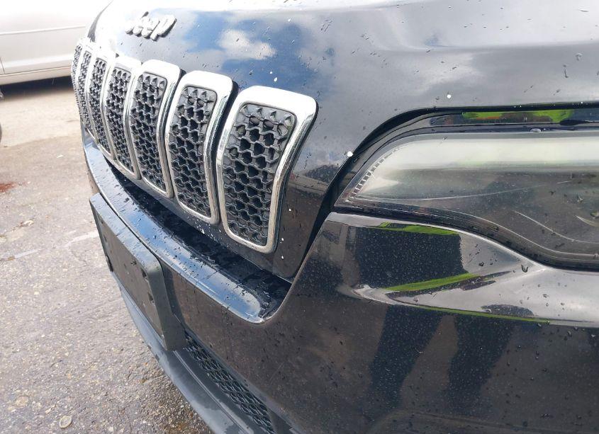 Photo 18 of 2019 Jeep Cherokee LATITUDE FWD (VIN 1C4PJLCB9KD307995)