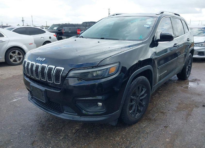 Photo 2 of 2019 Jeep Cherokee LATITUDE FWD (VIN 1C4PJLCB9KD307995)