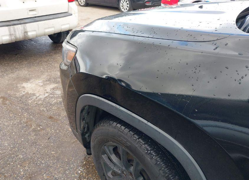 Photo 6 of 2019 Jeep Cherokee LATITUDE FWD (VIN 1C4PJLCB9KD307995)