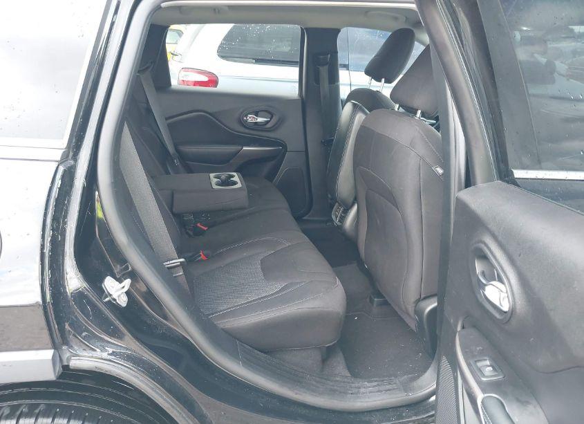 Photo 8 of 2019 Jeep Cherokee LATITUDE FWD (VIN 1C4PJLCB9KD307995)