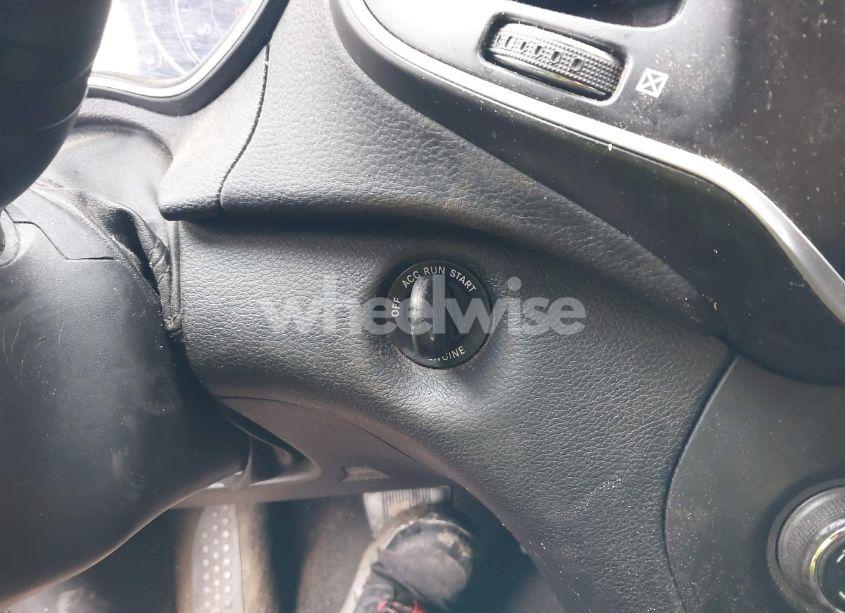 Photo 11 of 2019 Jeep Cherokee LATITUDE (VIN 1C4PJLCB9KD326174)