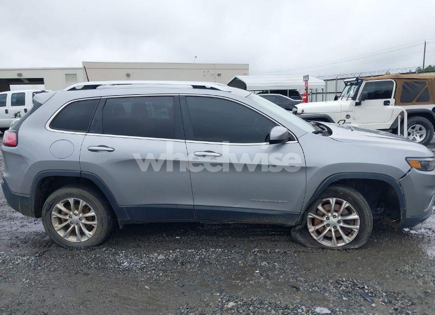 Photo 13 of 2019 Jeep Cherokee LATITUDE (VIN 1C4PJLCB9KD326174)