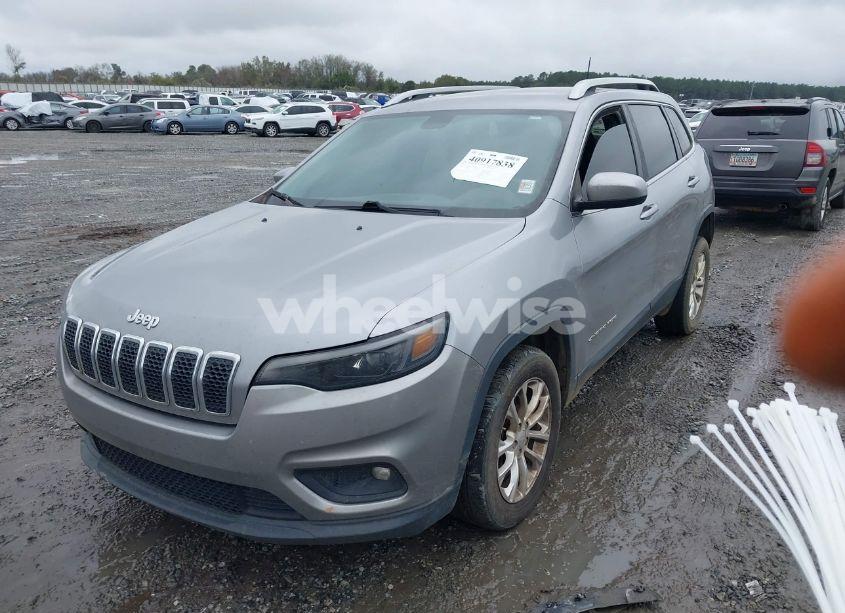 Photo 2 of 2019 Jeep Cherokee LATITUDE (VIN 1C4PJLCB9KD326174)