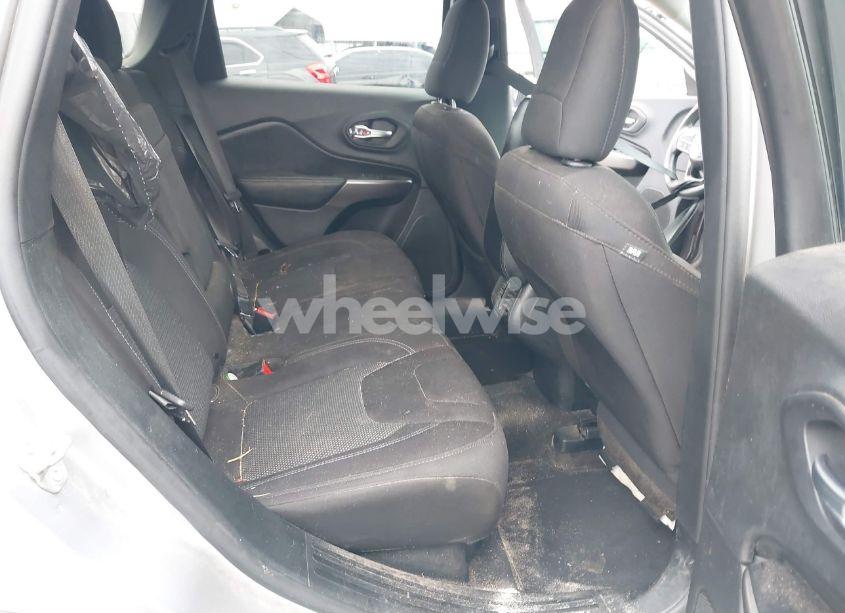 Photo 8 of 2019 Jeep Cherokee LATITUDE (VIN 1C4PJLCB9KD326174)