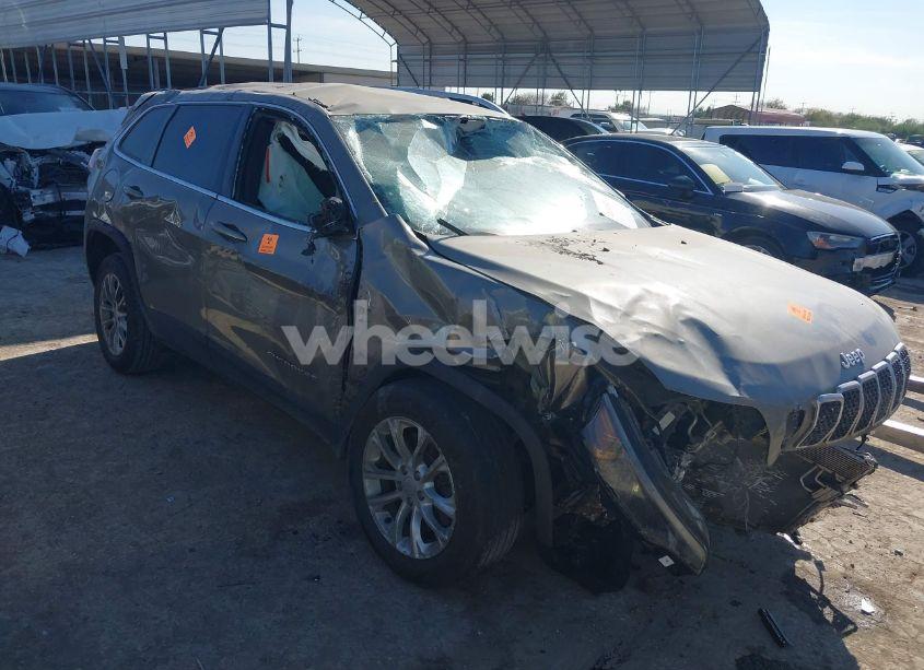 2019 Jeep Cherokee LATITUDE FWD (VIN 1C4PJLCB9KD396080) main photo