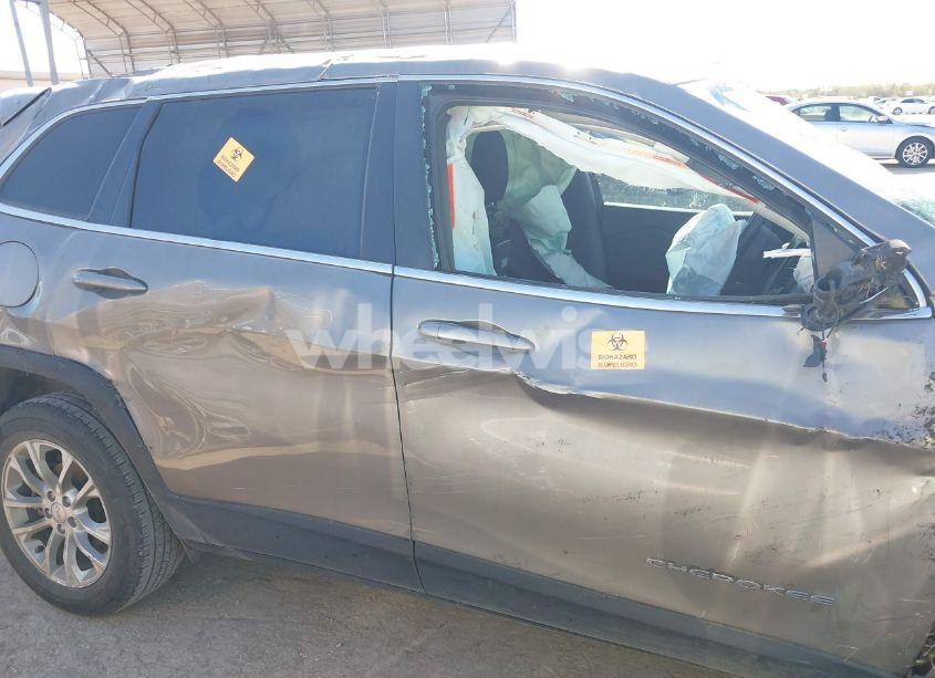 Photo 13 of 2019 Jeep Cherokee LATITUDE FWD (VIN 1C4PJLCB9KD396080)