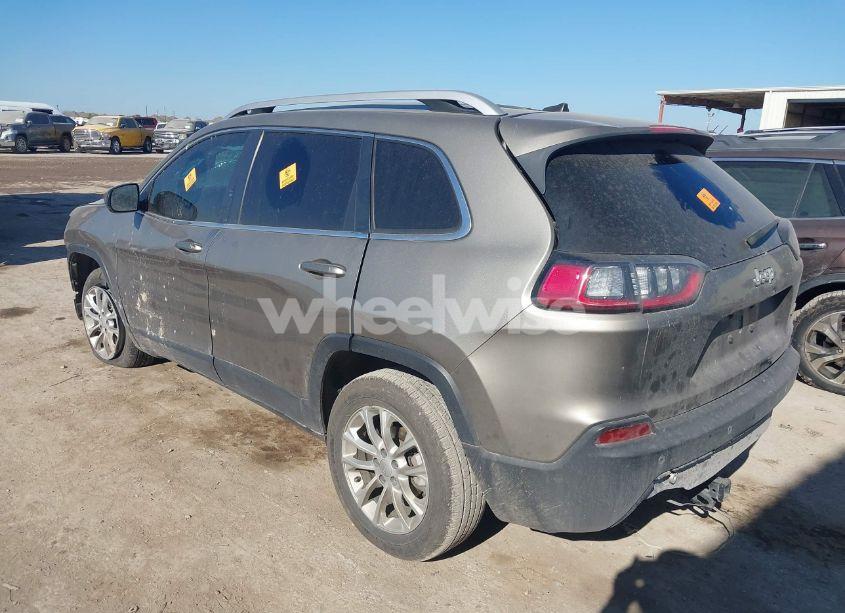 Photo 3 of 2019 Jeep Cherokee LATITUDE FWD (VIN 1C4PJLCB9KD396080)