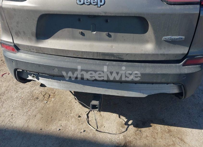 Photo 6 of 2019 Jeep Cherokee LATITUDE FWD (VIN 1C4PJLCB9KD396080)