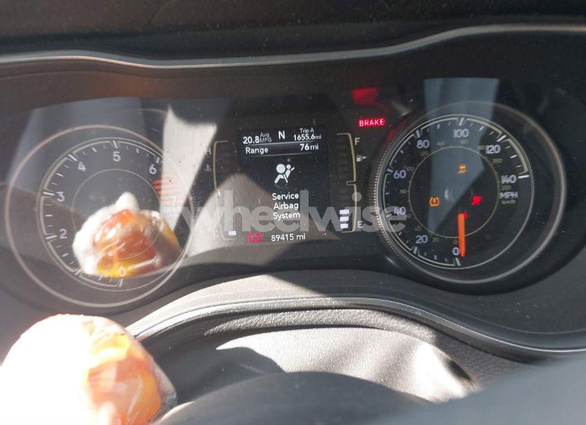 Photo 7 of 2019 Jeep Cherokee LATITUDE FWD (VIN 1C4PJLCB9KD396080)