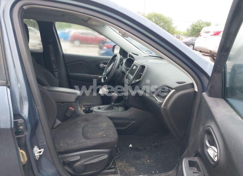 Photo 5 of 2020 Jeep Cherokee LATITUDE FWD (VIN 1C4PJLCB9LD521757)