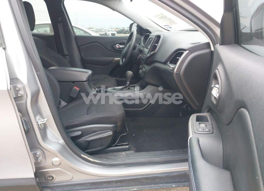 Photo 5 of 2020 Jeep Cherokee LATITUDE FWD (VIN 1C4PJLCB9LD552992)