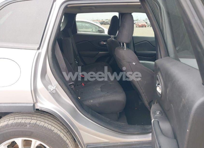 Photo 8 of 2020 Jeep Cherokee LATITUDE FWD (VIN 1C4PJLCB9LD552992)