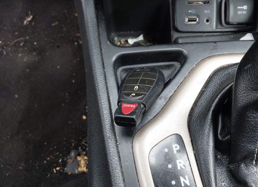 Photo 11 of 2014 Jeep Cherokee LATITUDE (VIN 1C4PJLCBXEW320845)