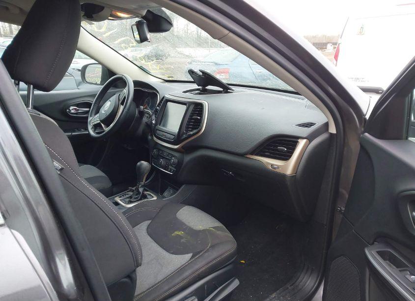 Photo 5 of 2014 Jeep Cherokee LATITUDE (VIN 1C4PJLCBXEW320845)