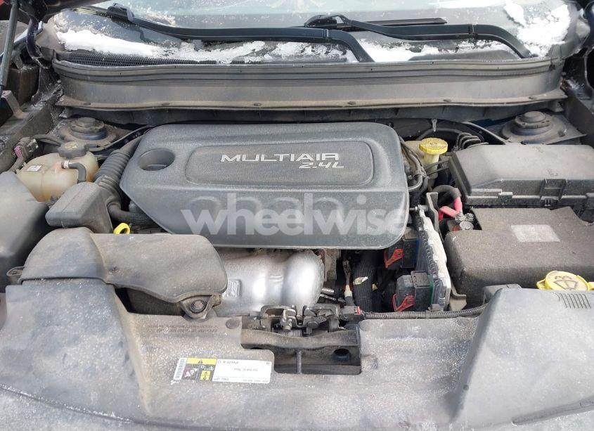 Photo 10 of 2015 Jeep Cherokee LATITUDE (VIN 1C4PJLCBXFW596752)