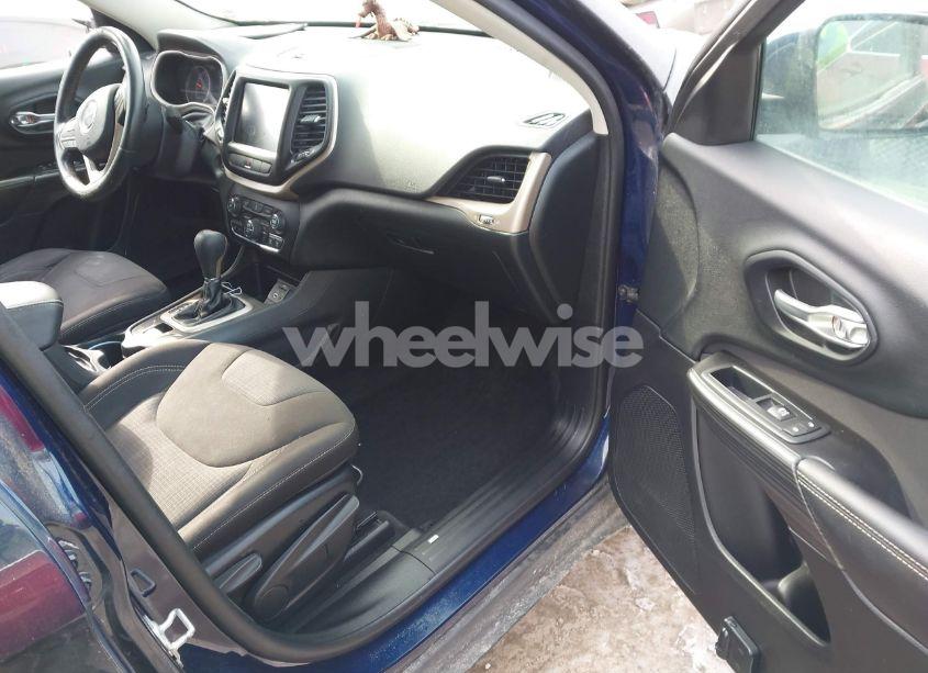 Photo 5 of 2015 Jeep Cherokee LATITUDE (VIN 1C4PJLCBXFW596752)