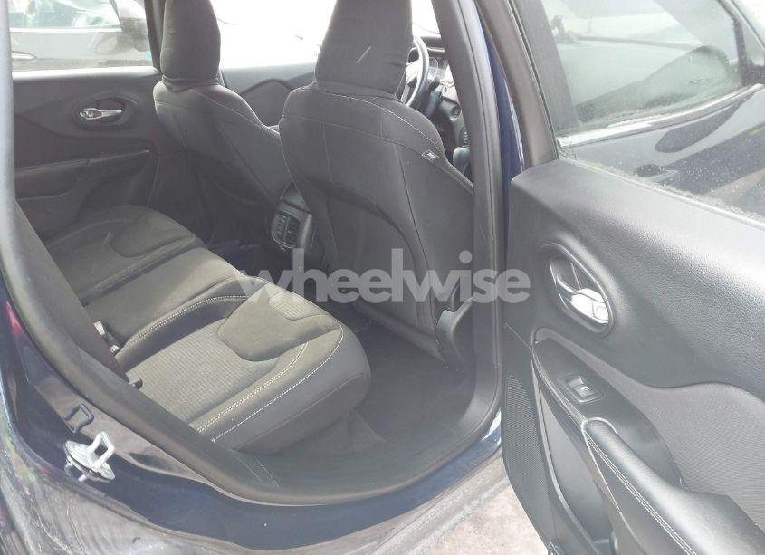 Photo 8 of 2015 Jeep Cherokee LATITUDE (VIN 1C4PJLCBXFW596752)