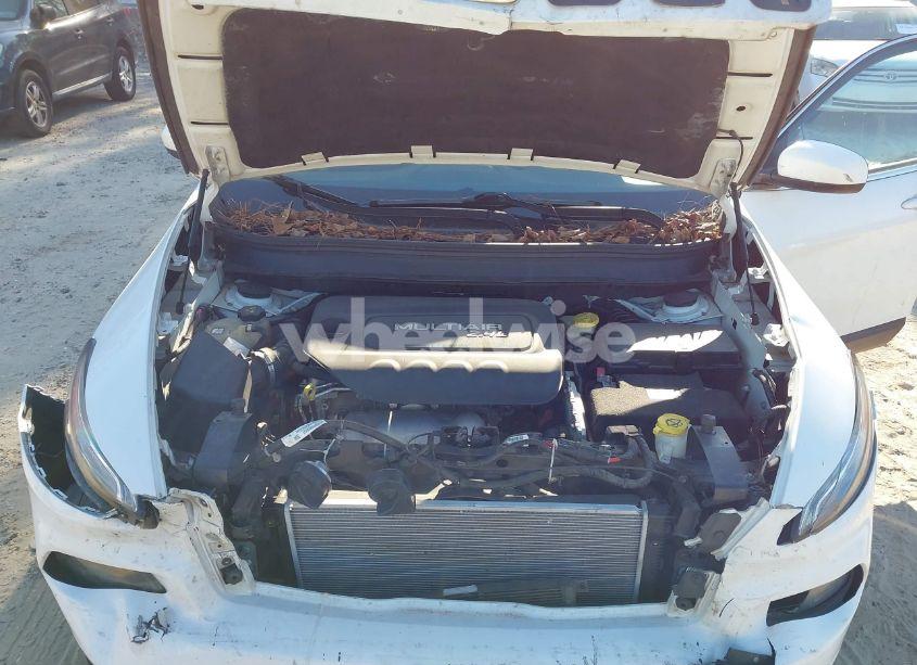 Photo 10 of 2015 Jeep Cherokee LATITUDE (VIN 1C4PJLCBXFW694339)