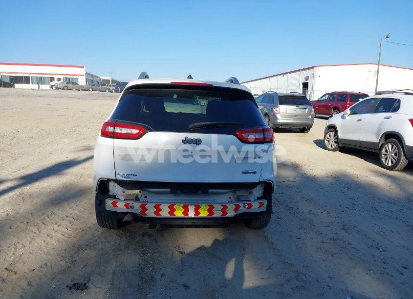 Photo 16 of 2015 Jeep Cherokee LATITUDE (VIN 1C4PJLCBXFW694339)