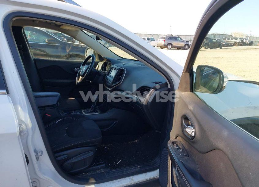 Photo 5 of 2015 Jeep Cherokee LATITUDE (VIN 1C4PJLCBXFW694339)